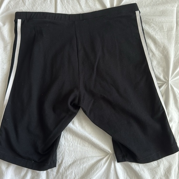 Adidas women’s biker shorts size medium - Picture 3 of 5
